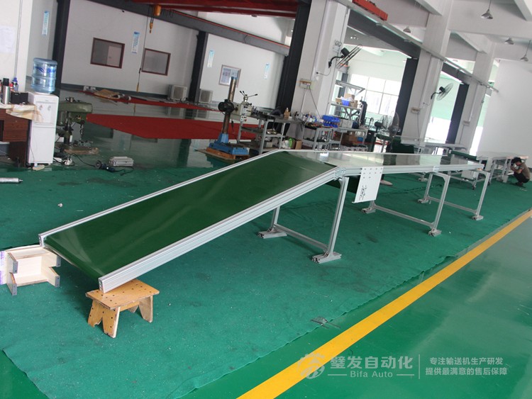 大線結(jié)構(gòu)帶長平臺皮帶輸送機(jī)