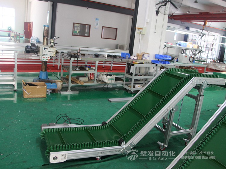 直角電機裙邊擋板Z字形爬坡輸送機 直角電機裙邊擋板Z字形爬坡輸送機