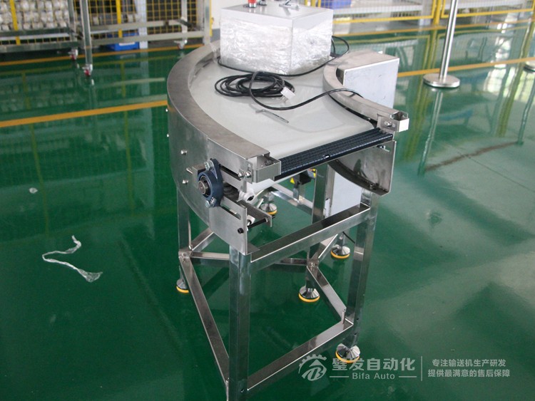 整機(jī)不銹鋼白色食品級皮帶90度轉(zhuǎn)彎機(jī)