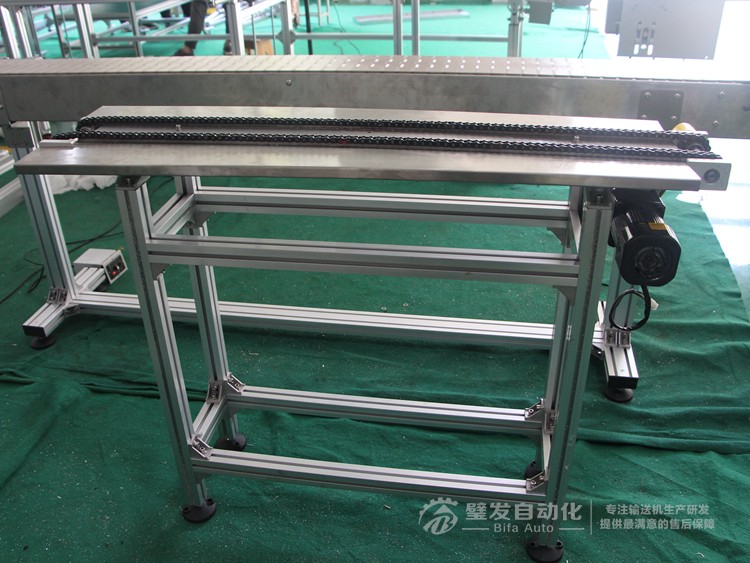 兩側加工作臺非標鏈條輸送機